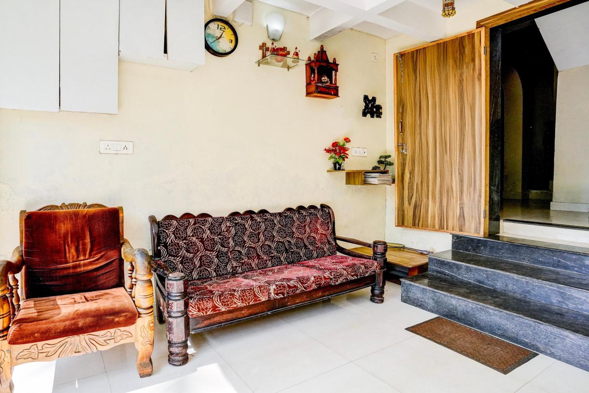 Oyo Flagship Triple Beach Guest House Бенаулім Екстер'єр фото