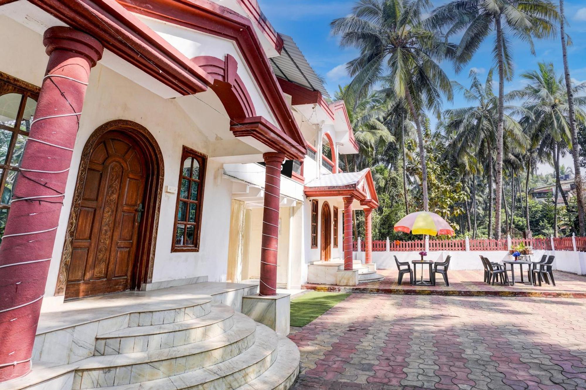 Oyo Flagship Triple Beach Guest House Бенаулім Екстер'єр фото