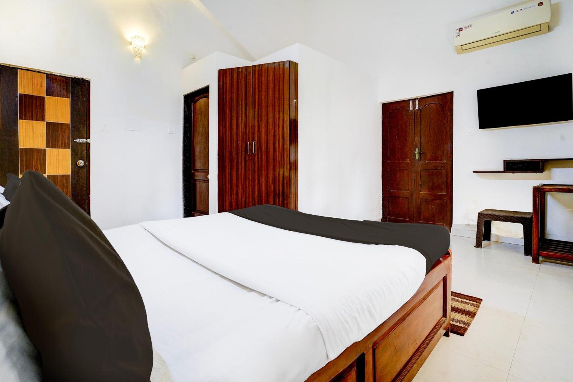 Oyo Flagship Triple Beach Guest House Бенаулім Екстер'єр фото