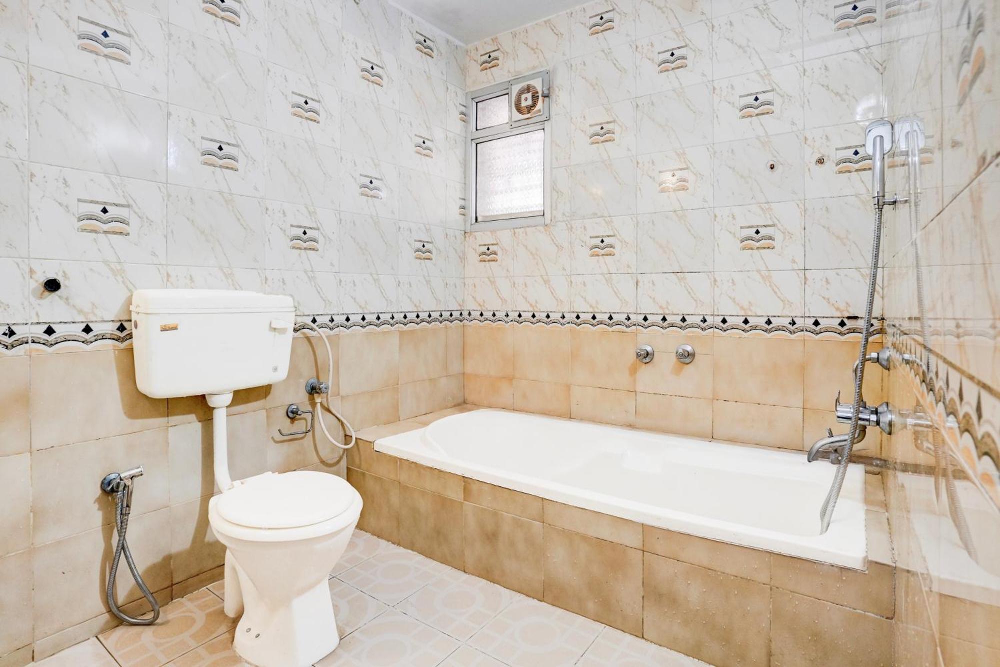 Oyo Flagship Triple Beach Guest House Бенаулім Екстер'єр фото