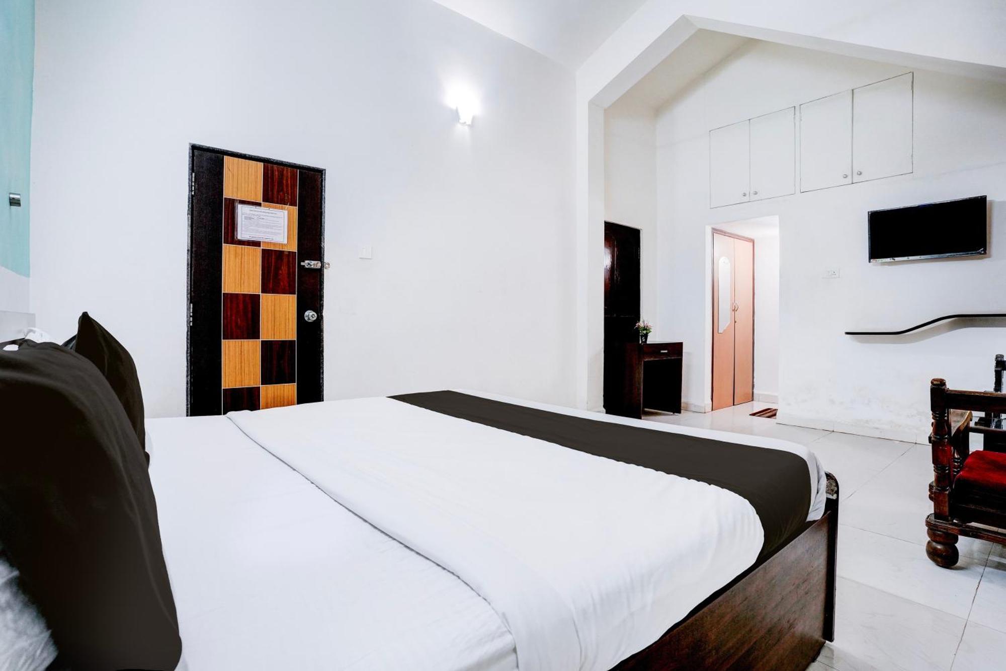 Oyo Flagship Triple Beach Guest House Бенаулім Екстер'єр фото