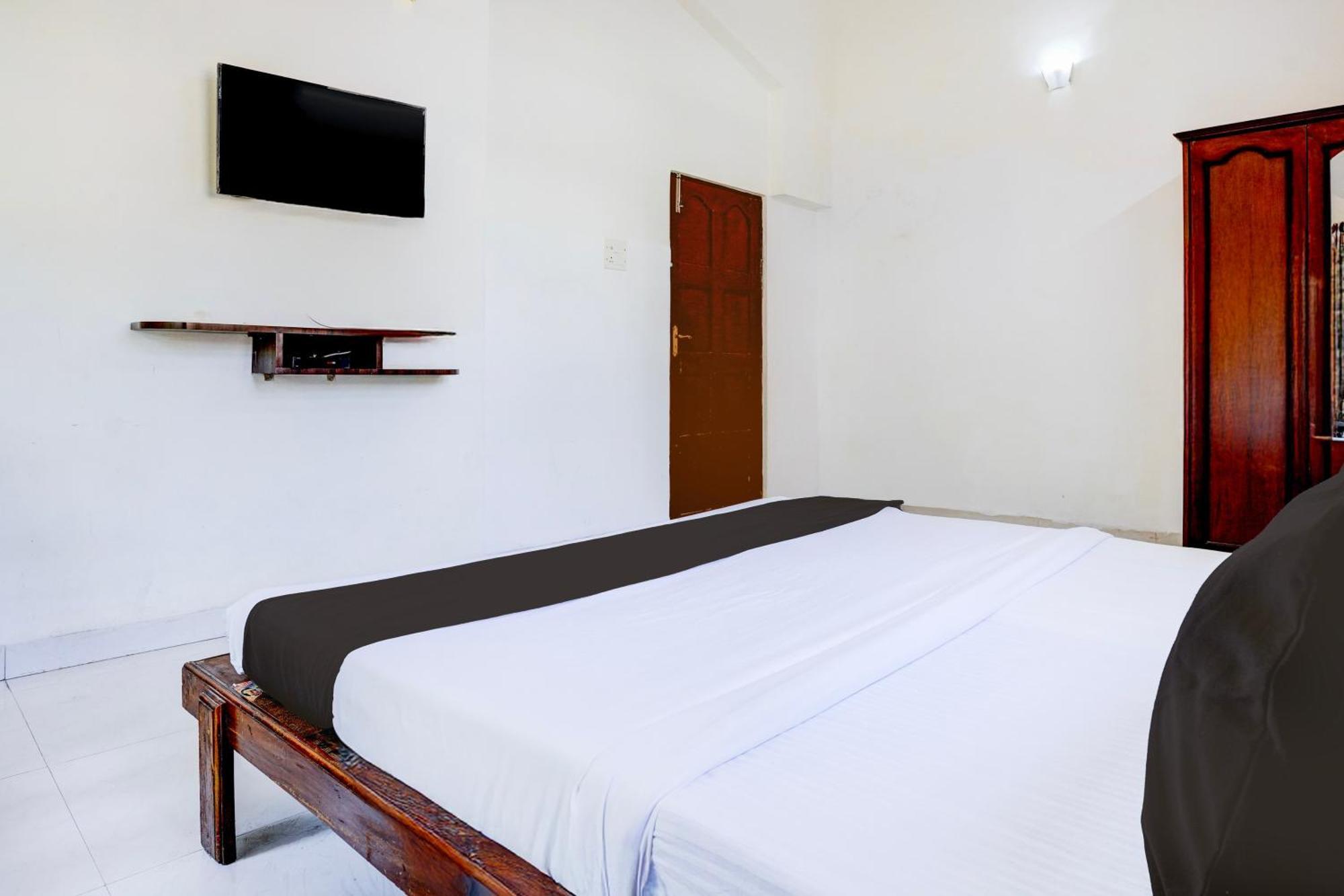 Oyo Flagship Triple Beach Guest House Бенаулім Екстер'єр фото