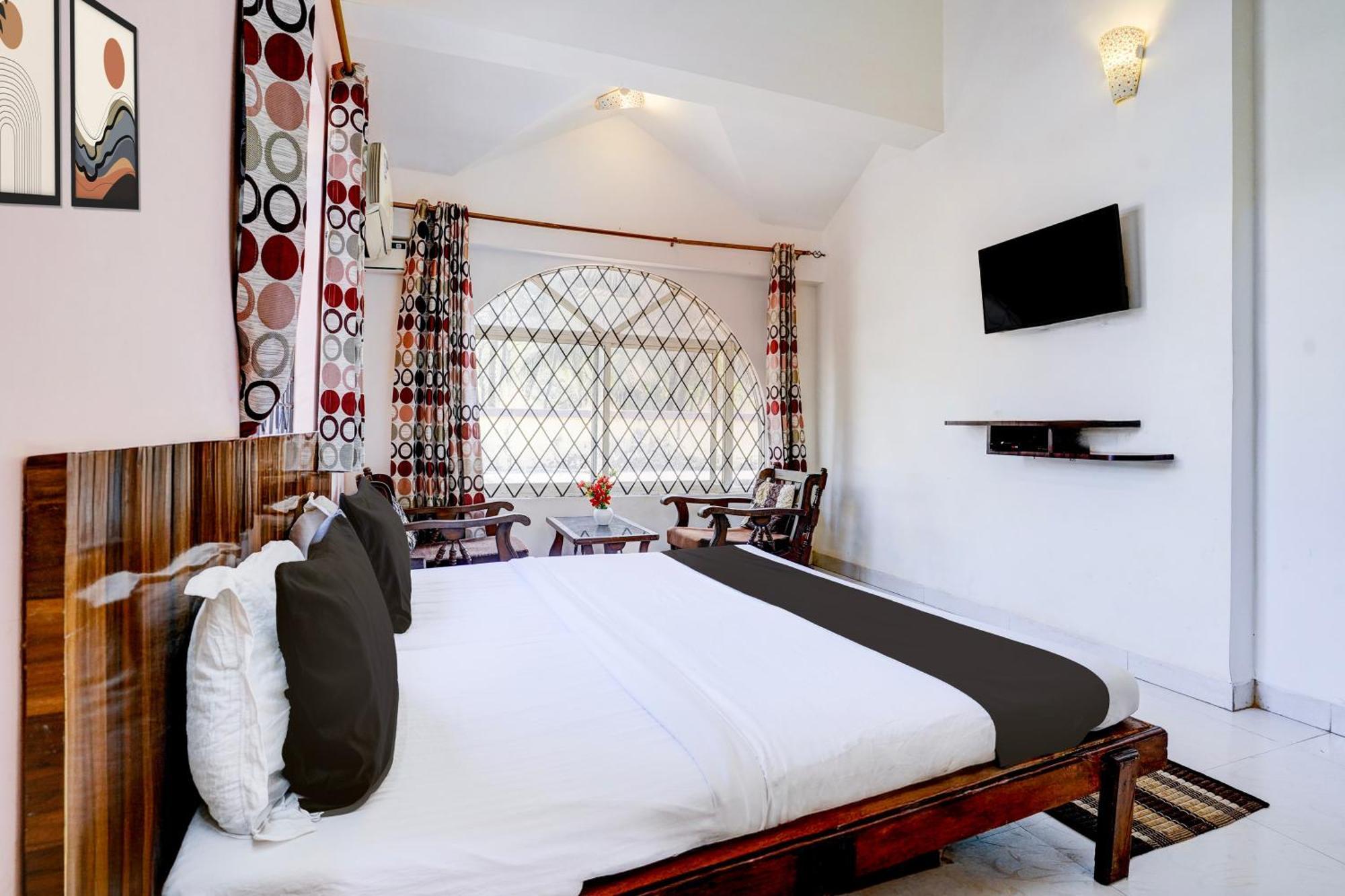 Oyo Flagship Triple Beach Guest House Бенаулім Екстер'єр фото