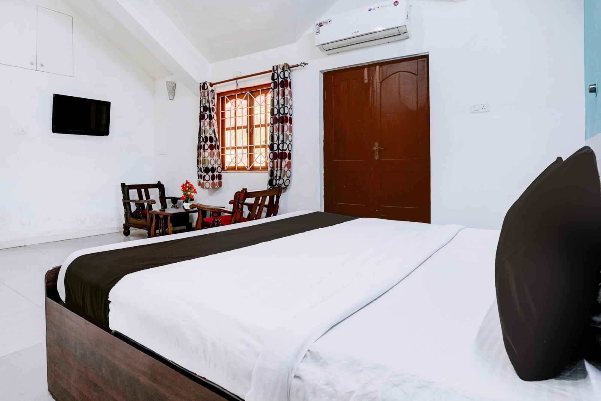 Oyo Flagship Triple Beach Guest House Бенаулім Екстер'єр фото