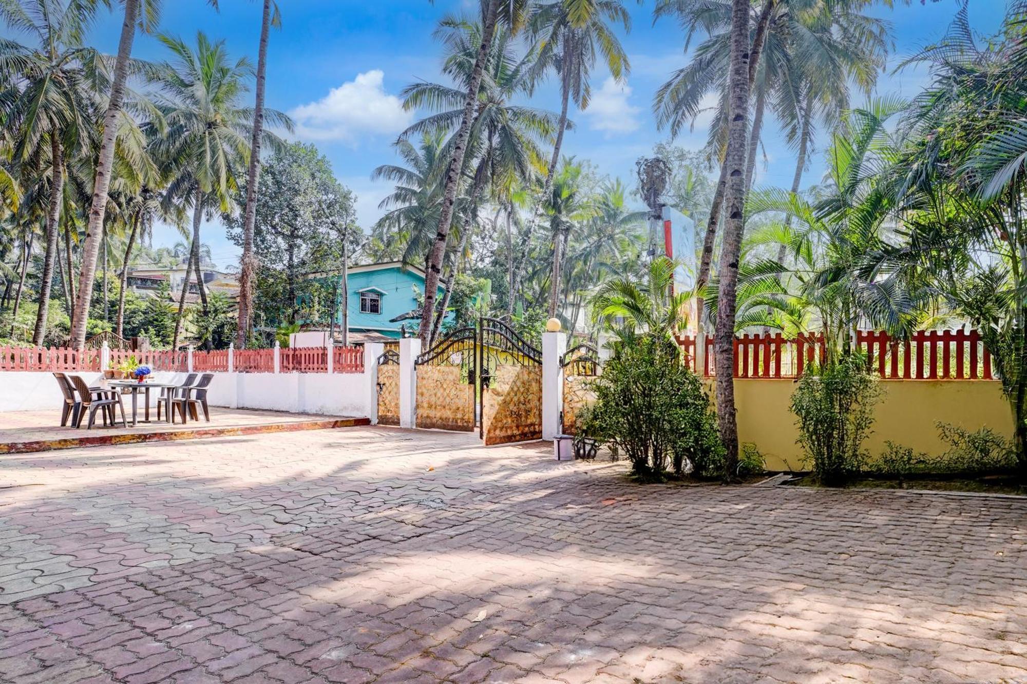 Oyo Flagship Triple Beach Guest House Бенаулім Екстер'єр фото