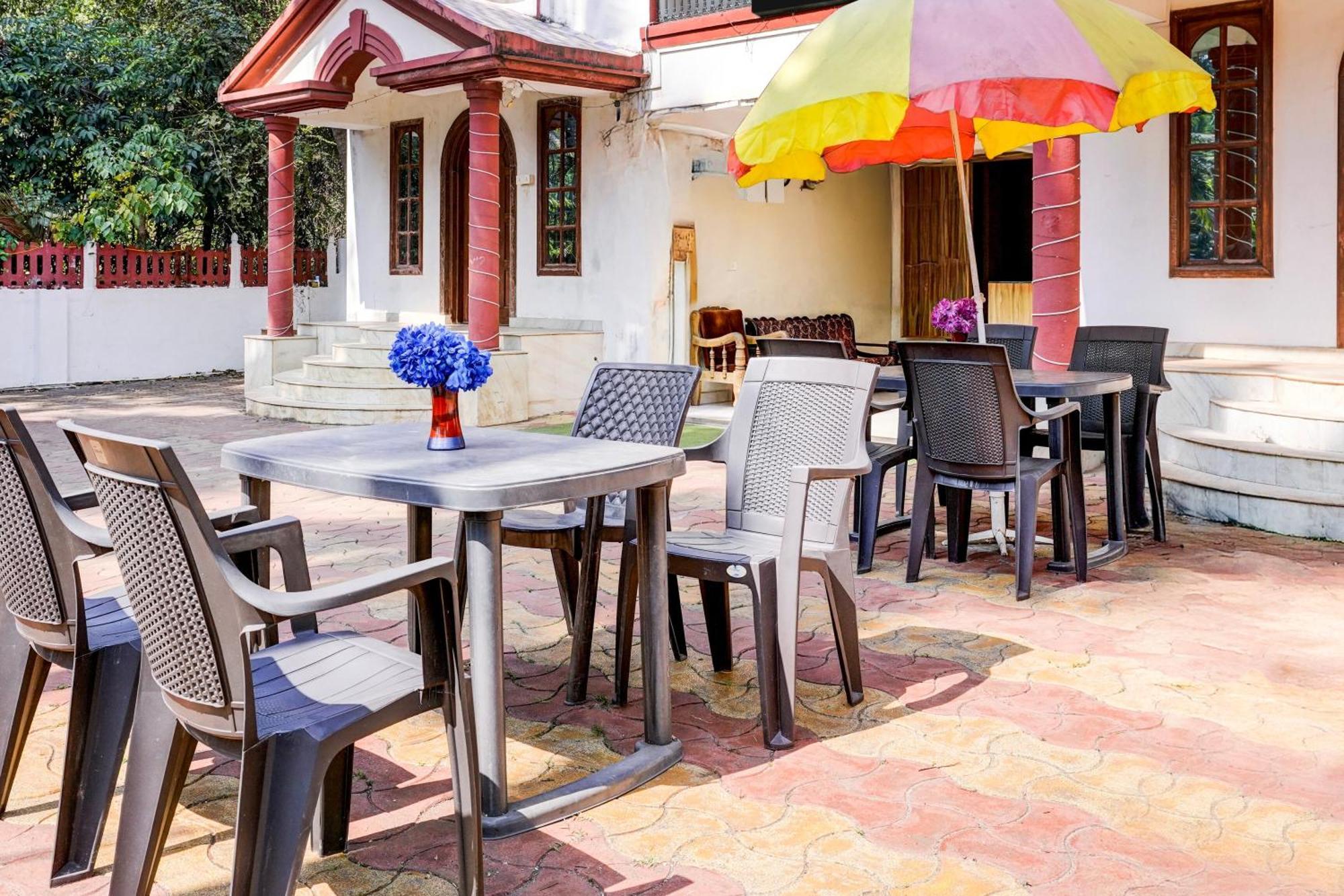 Oyo Flagship Triple Beach Guest House Бенаулім Екстер'єр фото